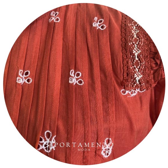 Gourgeous Openwork Dress - Picture 3 of 5